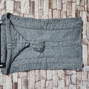 XMWEALTHY Baby Care Specialist Gray Cable Knit Brand New